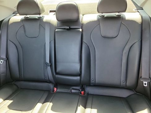 Used 2023 Hyundai Elantra Limited FWD image 17