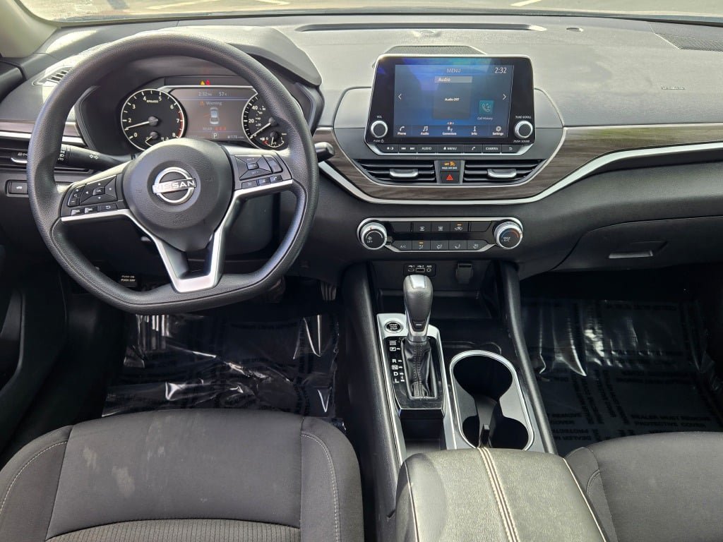 Used 2024 Nissan Altima 2.5 SV FWD image 16