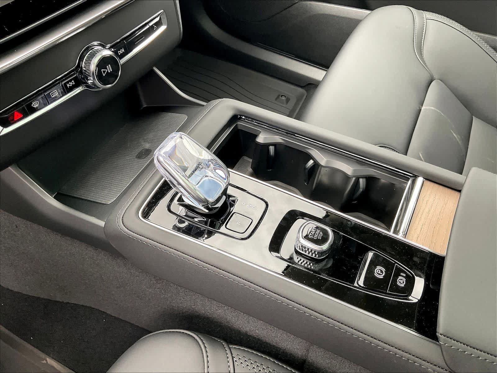 New 2027 Volvo XC90 B6 Plus AWD/4WD image 10
