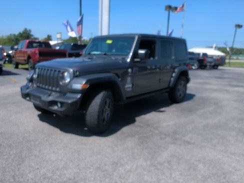 Used 2018 Jeep Wrangler Unlimited Sport S AWD/4WD image 5