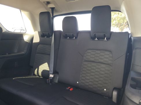 Used 2024 Nissan Pathfinder SV image 11