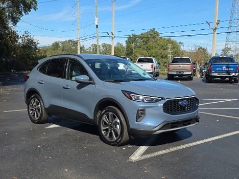 Certified 2025 Ford Escape Platinum w/ Premium Technology Package image 14