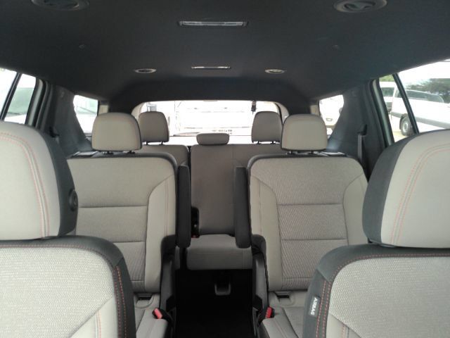 Used 2026 Chevrolet Traverse LT w/ Driver Confidence Package FWD image 36