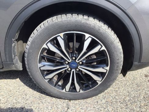 Used 2022 Ford Escape SE w/ SE Sport Appearance Package image 9