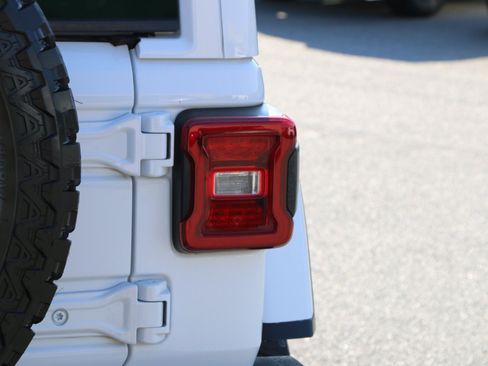 Used 2018 Jeep Wrangler Unlimited Rubicon AWD/4WD image 6