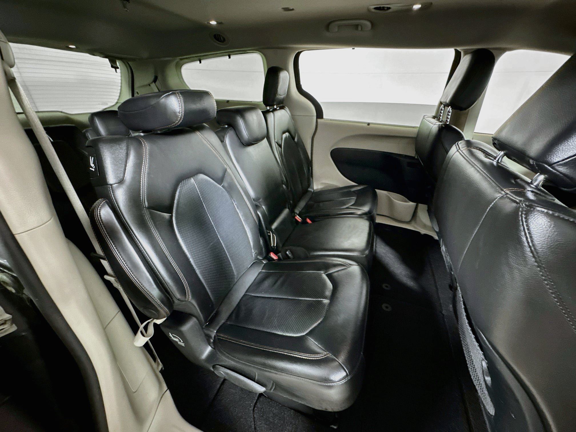 Used 2020 Chrysler Pacifica Touring-L FWD image 26