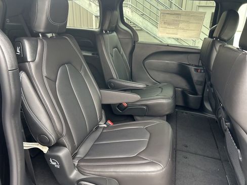 New 2026 Chrysler Pacifica Select image 39