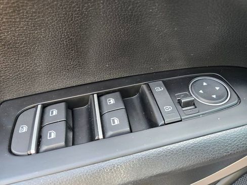Used 2025 Kia Soul LX w/ LX Technology Package FWD image 34