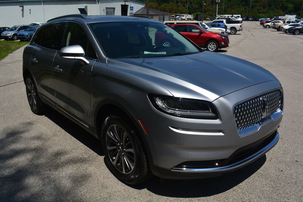 Used 2023 Lincoln Nautilus AWD w/ Premium Package image 4