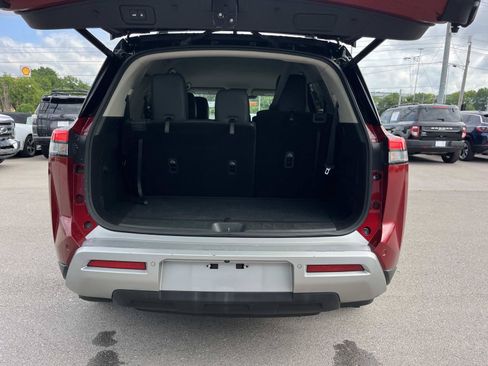 Used 2023 Nissan Pathfinder SL w/ Black Appearance Package AWD/4WD image 12