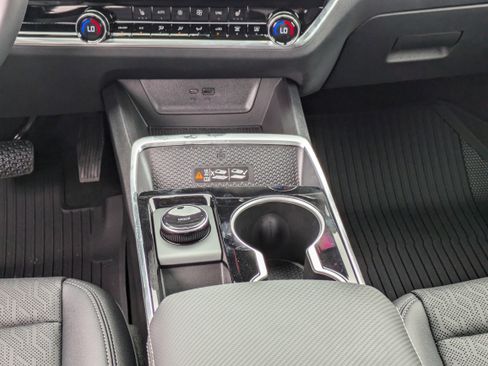 New 2026 Chevrolet Equinox LT w/ Convenience Package II image 27