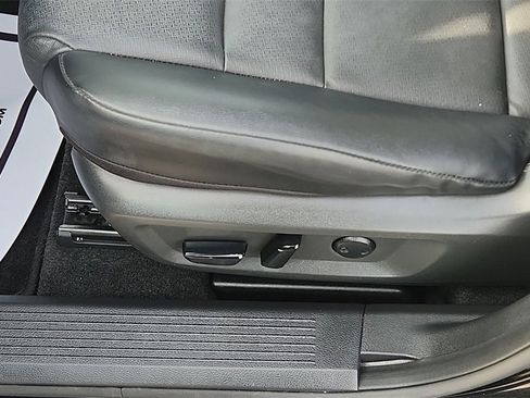 Used 2023 Nissan Rogue SV w/ SV Premium Package image 16