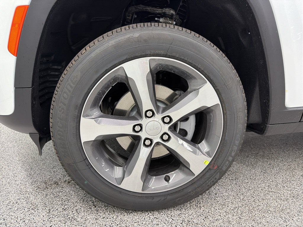 New 2026 Jeep Grand Cherokee Limited RWD image 11