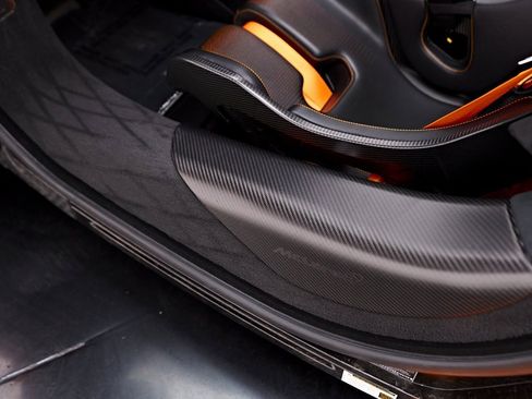 Used 2019 McLaren Senna image 46