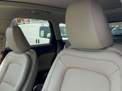 Used 2022 Lincoln Corsair AWD w/ Premium Package image 20
