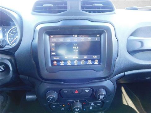 Used 2018 Jeep Renegade Latitude image 13