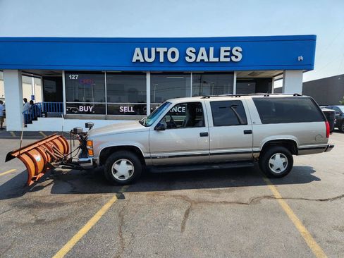 Used 1999 Chevrolet Suburban 4WD w/ Preferred Equipment Group 2 image 2