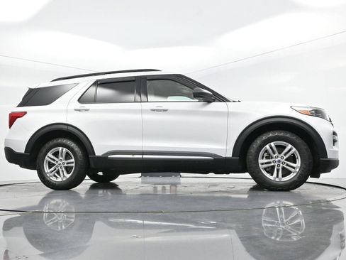 Used 2023 Ford Explorer XLT w/ Equipment Group 202A AWD/4WD image 48