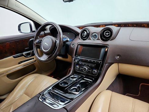 Used 2015 Jaguar XJ RWD image 26