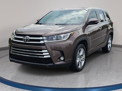 Used 2017 Toyota Highlander Limited FWD image 1