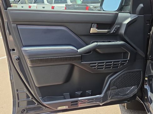 New 2026 Toyota 4Runner Platinum AWD/4WD image 17
