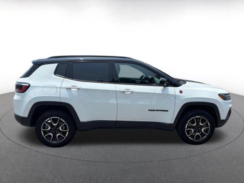 Used 2025 Jeep Compass Trailhawk AWD/4WD image 14
