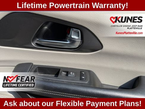 Used 2022 Chrysler Pacifica Touring-L FWD image 41