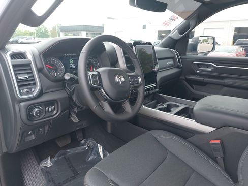 Used 2025 RAM 1500 Big Horn AWD/4WD image 17
