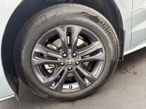 Used 2024 Toyota Sienna XLE Woodland Edition image 6