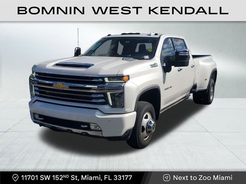 Used 2022 Chevrolet Silverado 3500 High Country w/ Technology Package image 3