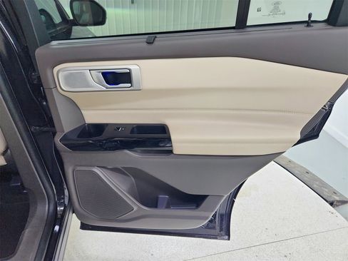 Used 2023 Ford Explorer Platinum w/ Technology Package image 47