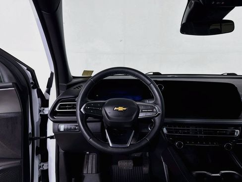 Used 2025 Chevrolet Traverse LT w/ Sun and Wheel Package AWD/4WD image 20