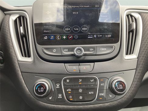 Used 2024 Chevrolet Malibu LT image 12