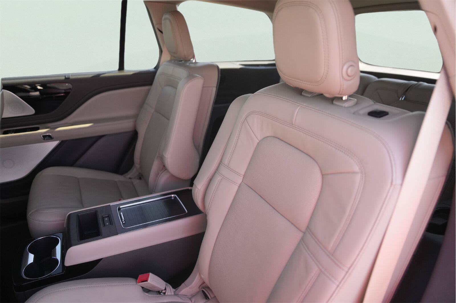 Used 2020 Lincoln Aviator Reserve w/ Equipment Group 201A RWD image 14