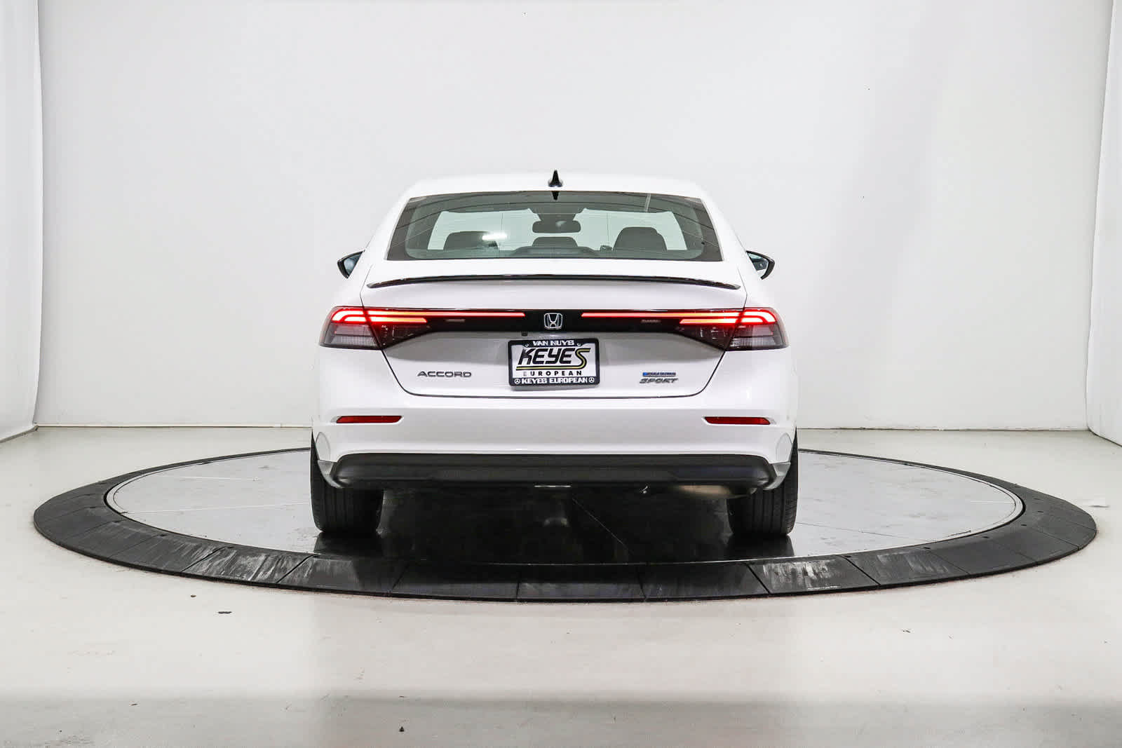 Used 2024 Honda Accord Sport image 3