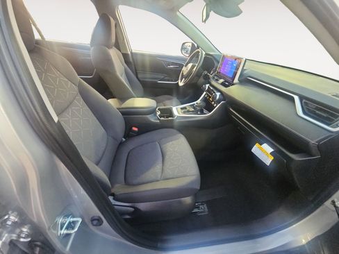 Certified 2025 Toyota RAV4 XLE w/ Convenience Package AWD/4WD image 15