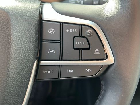 Used 2025 Toyota Grand Highlander XLE image 27