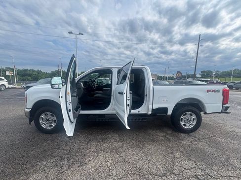 Used 2025 Ford F250 XLT w/ FX4 Off-Road Package AWD/4WD image 4