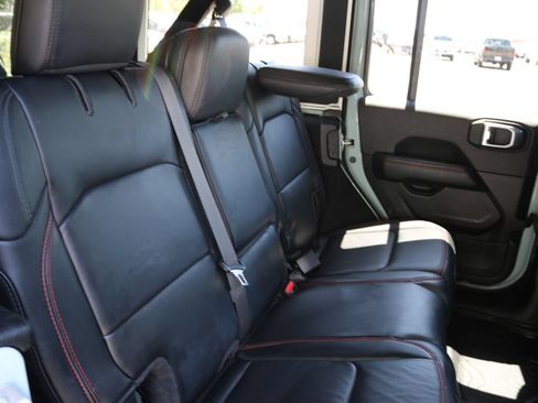 Used 2024 Jeep Wrangler Unlimited Rubicon AWD/4WD image 19