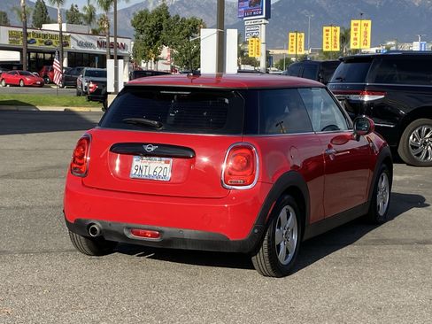 Used 2019 MINI Cooper 2-Door Hardtop image 4