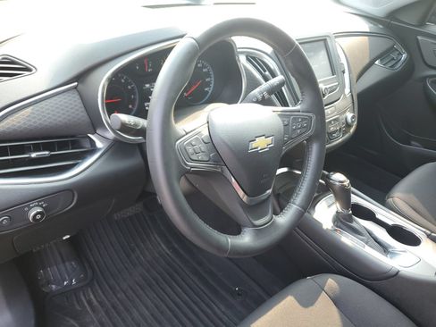 Used 2017 Chevrolet Malibu LT w/ Sport Package FWD image 19