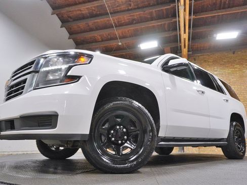 Used 2020 Chevrolet Tahoe 4WD w/ Remote Keyless Entry Package image 3