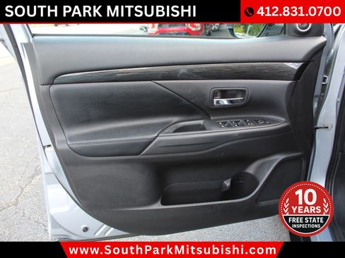 Used 2017 Mitsubishi Outlander SEL AWD/4WD image 13