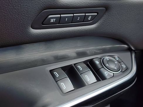 Used 2025 Cadillac XT4 Premium Luxury FWD image 28