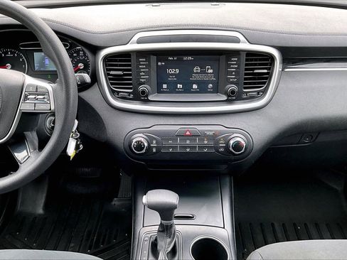 Used 2020 Kia Sorento LX image 12