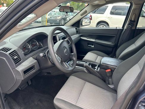 Used 2009 Jeep Grand Cherokee Laredo w/ Sun/Sound Group RWD image 8