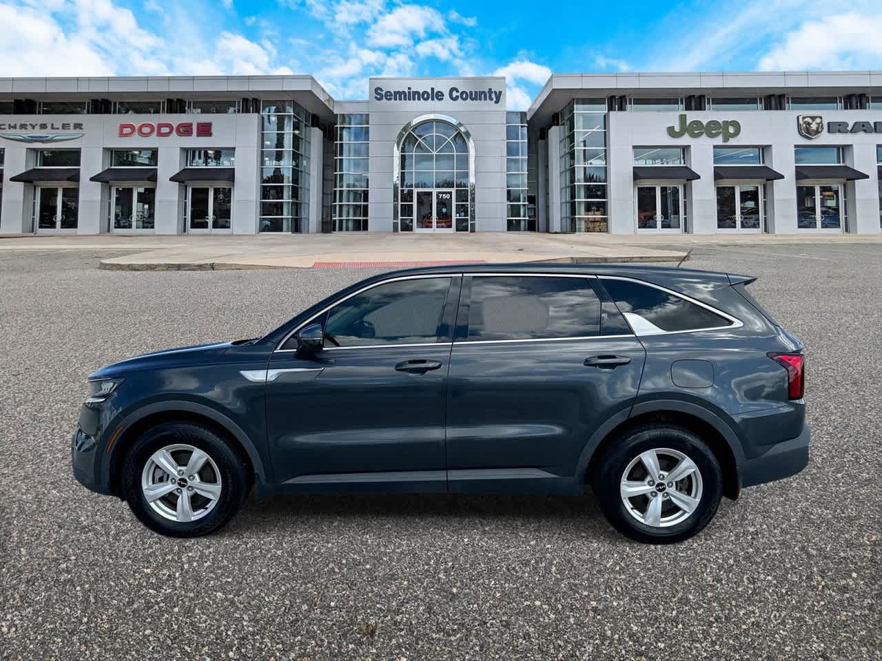 Used 2022 Kia Sorento LX FWD image 5