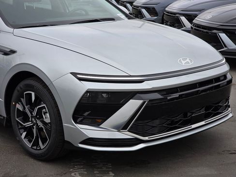 New 2025 Hyundai Sonata SEL image 3