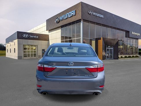 Used 2014 Lexus ES 350 w/ Luxury Package FWD image 4