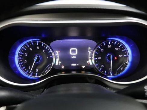 Used 2024 Chrysler Pacifica Touring-L FWD image 23